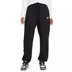Nike Sportswear Club Fleece Women's Mid-Rise Oversized Joggers | M